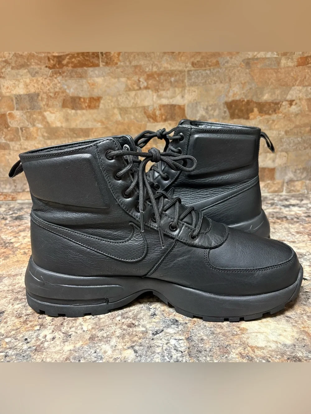 Nike black size triple